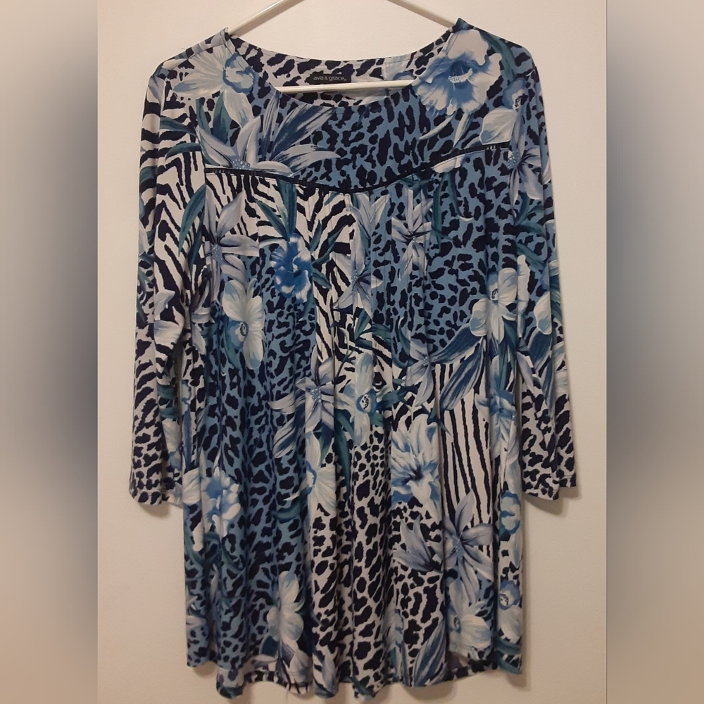 💙🌺 “Ava & Grace” Blue Floral Animal-Print Tunic 🌺💙🌴 Size L